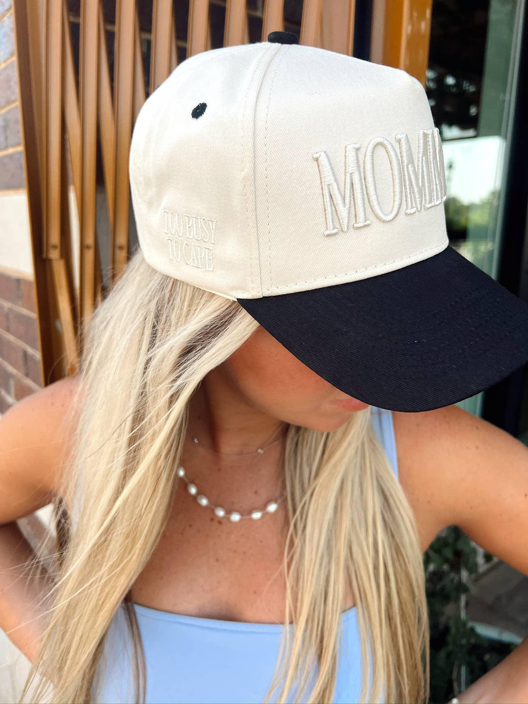 Mommin' - Black Vintage Trucker Hat: Black
