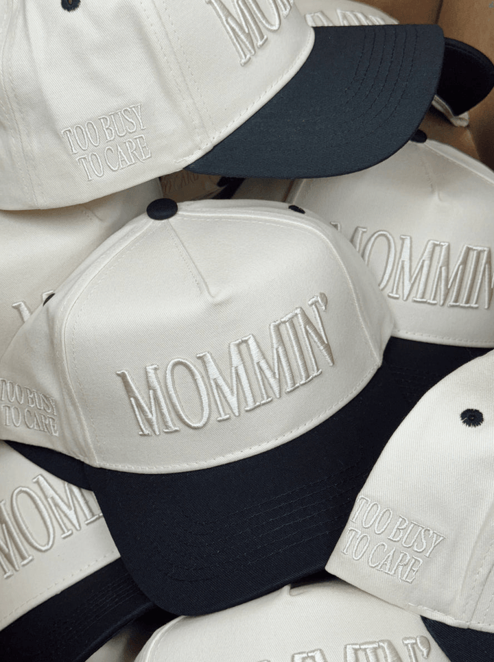 Mommin' - Black Vintage Trucker Hat: Black