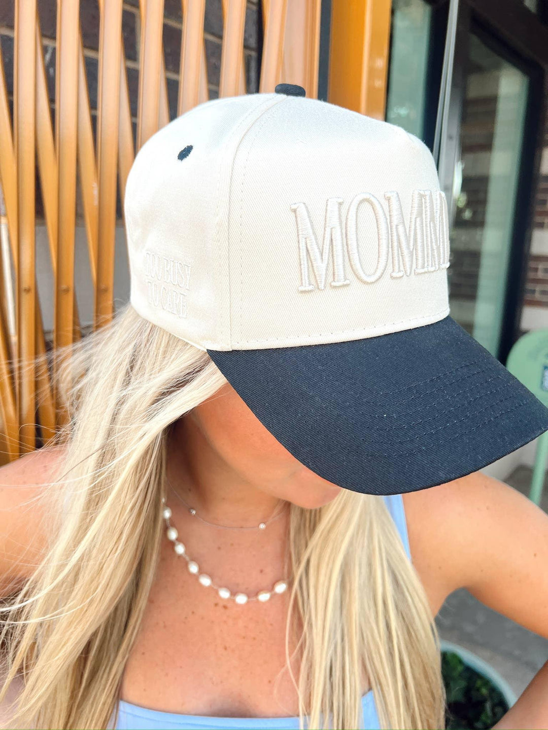 Mommin' - Black Vintage Trucker Hat: Black